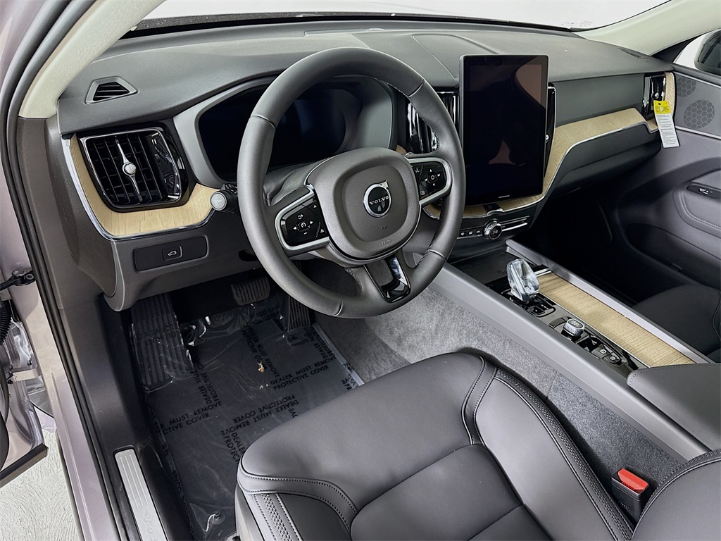 2026 Volvo XC60 B5 Plus photo 9