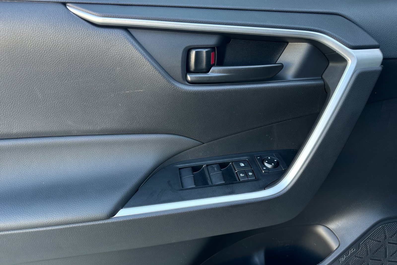 2025 Toyota RAV4 LE photo 11