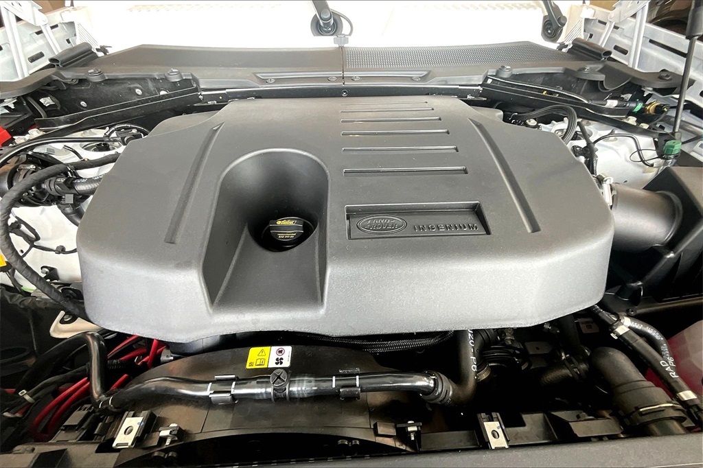2025 Land Rover Defender 130 X-Dynamic SE photo 10