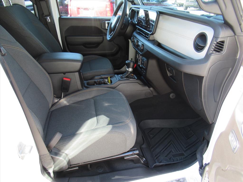 2024 Jeep Gladiator Sport photo 11