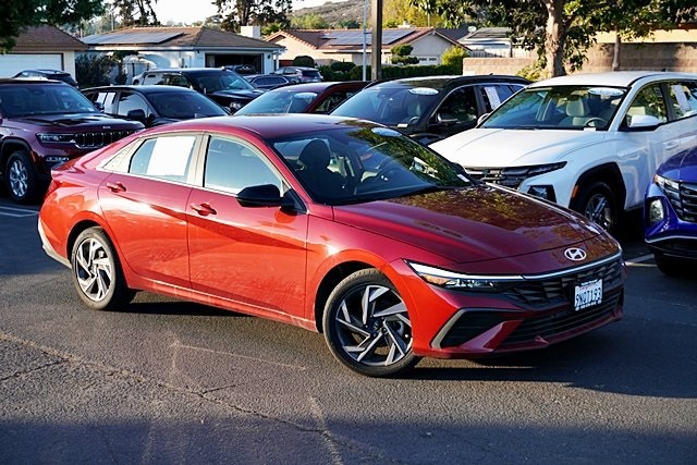 Used 2025 Red Hyundai SEL Sport image 2
