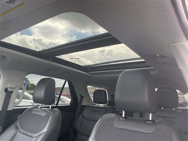 2025 Ford Explorer photo 16