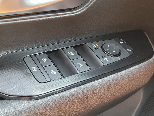2025 Nissan Kicks SV photo 19