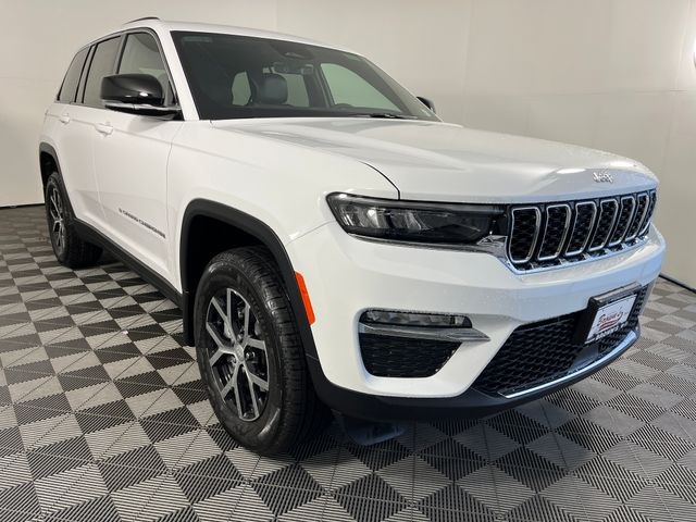 2025 Jeep Grand Cherokee Limited photo 4