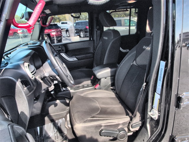 2017 Jeep Wrangler Unlimited Sahara photo 11