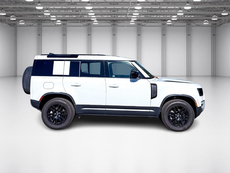 2025 Land Rover Defender 110 S photo 4