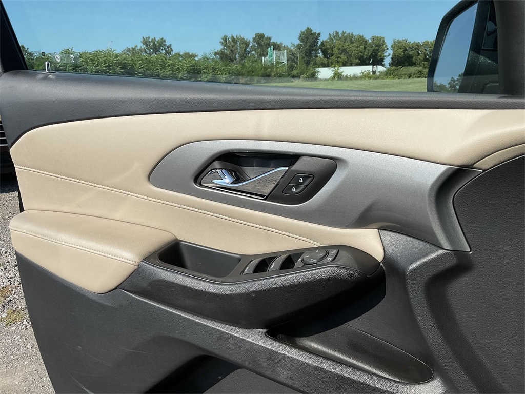 2023 Chevrolet Traverse LS photo 14