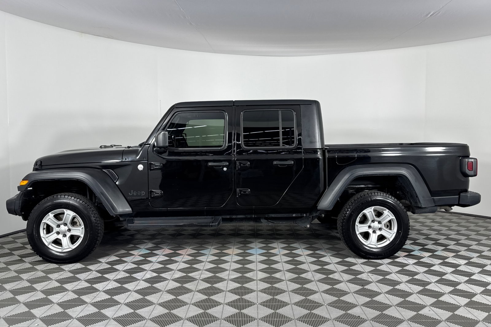 2020 Jeep Gladiator Sport photo 7