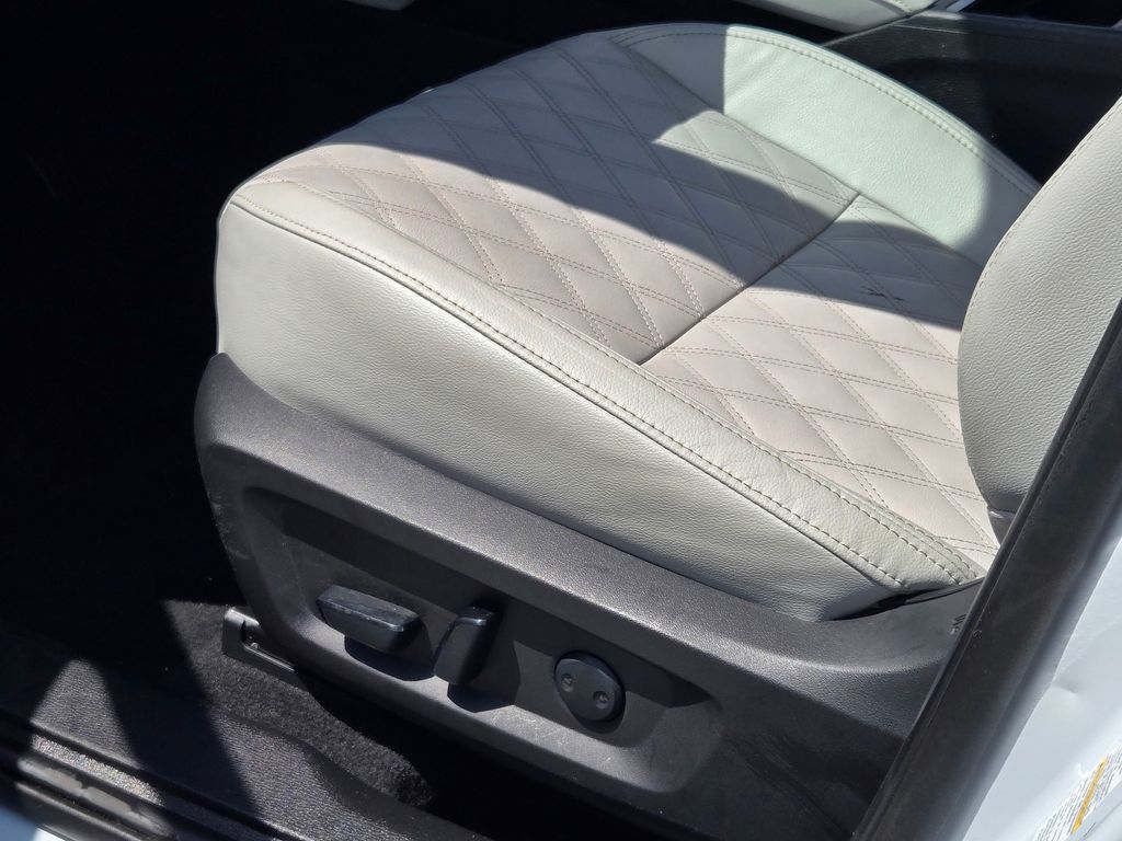 2023 Mitsubishi Outlander SEL photo 19