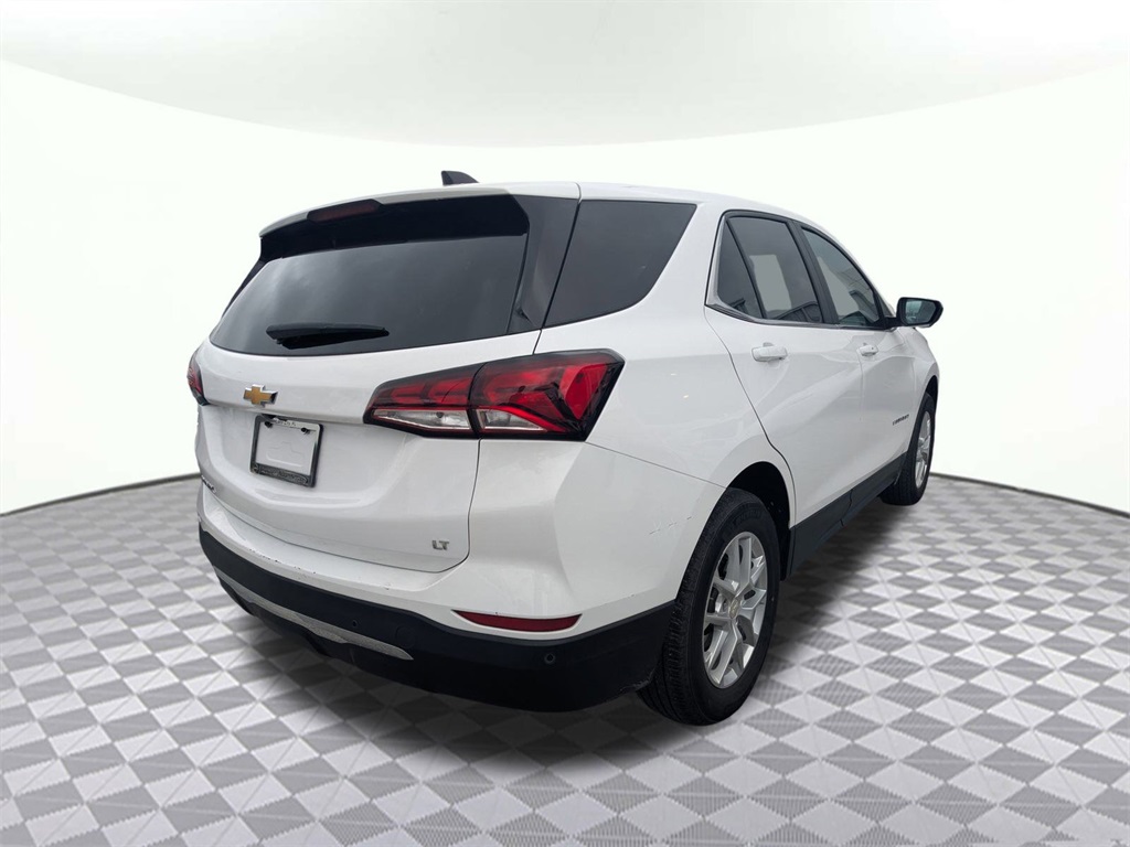 2024 Chevrolet Equinox LT photo 3