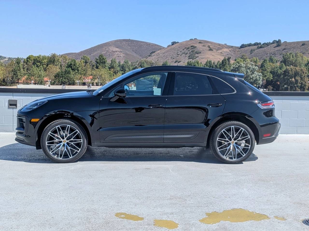 2026 Porsche Macan T photo 2