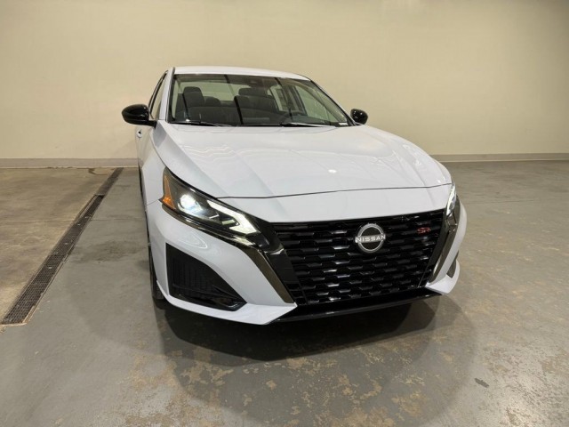 2025 Nissan Altima SR's photo