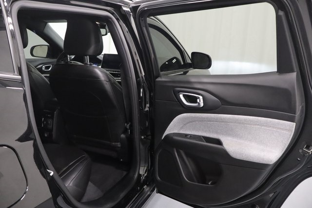 2023 Jeep Compass Latitude Lux photo 15