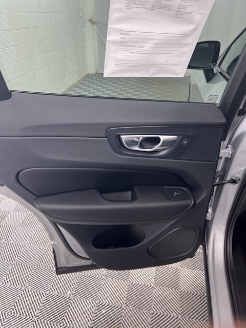2023 Volvo XC60 B5 Plus photo 16
