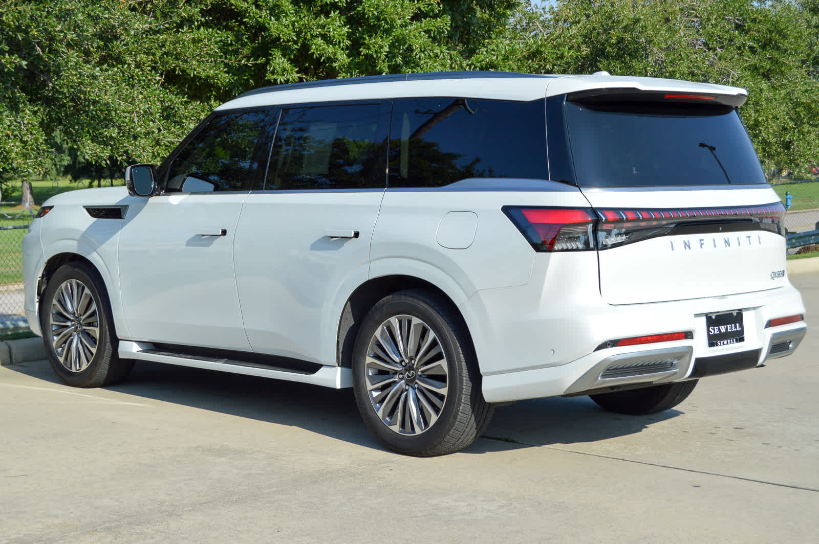 2025 INFINITI QX80 Sensory 4WD - Photo 8