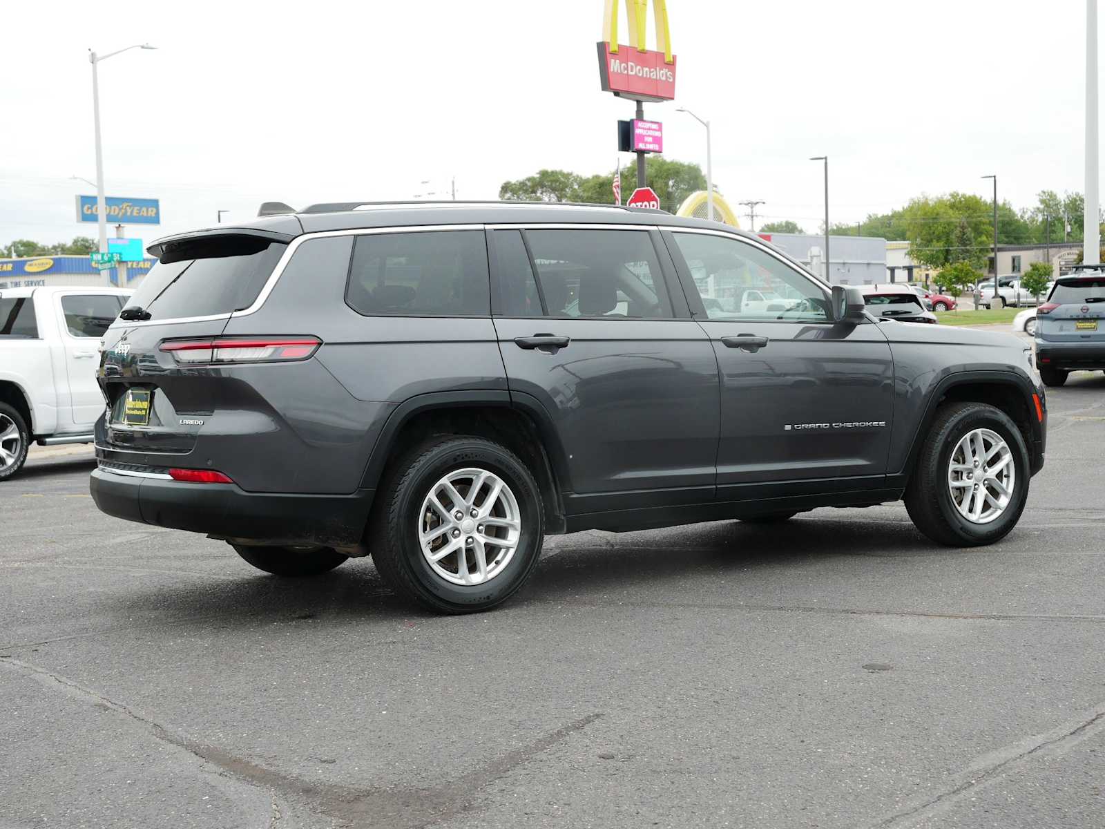 2023 Jeep Grand Cherokee Laredo photo 7