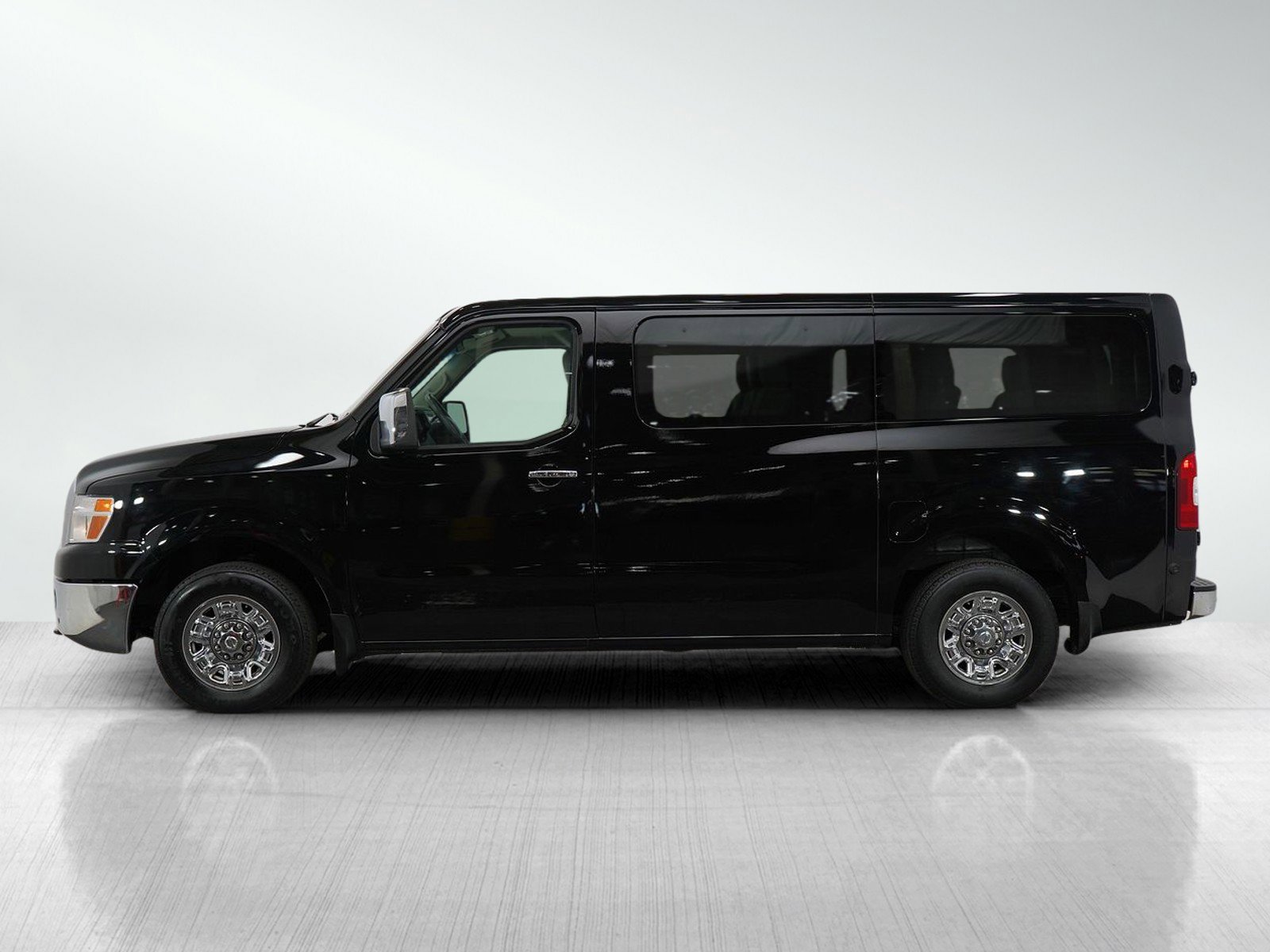 Used 2021 Nissan NV Passenger SL with VIN 5BZAF0AAXMN851032 for sale in Minneapolis, Minnesota