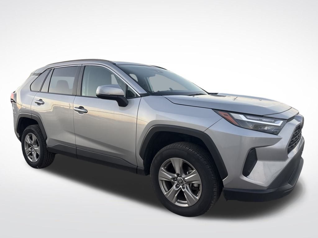 2024 Toyota RAV4 XLE's photo