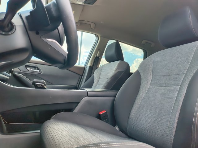 2023 Nissan Rogue SV photo 6