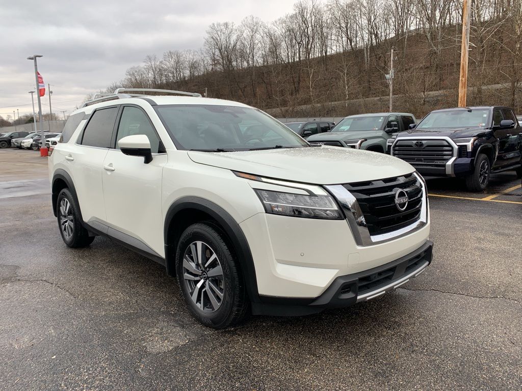 2024 Nissan Pathfinder SL's photo