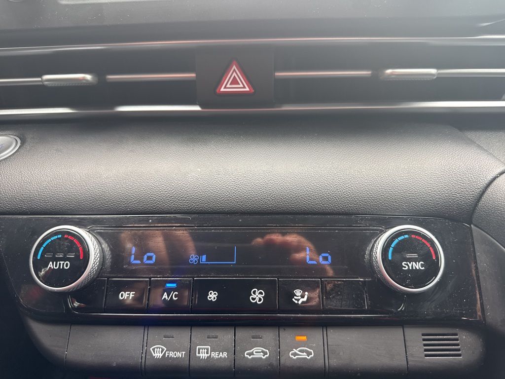 2023 Hyundai Elantra SEL photo 16