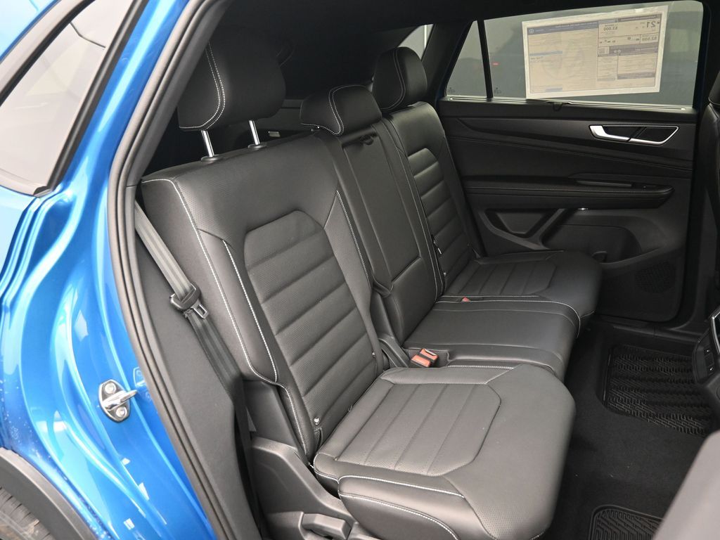 2025 Volkswagen Atlas Cross Sport SEL R-Line photo 43
