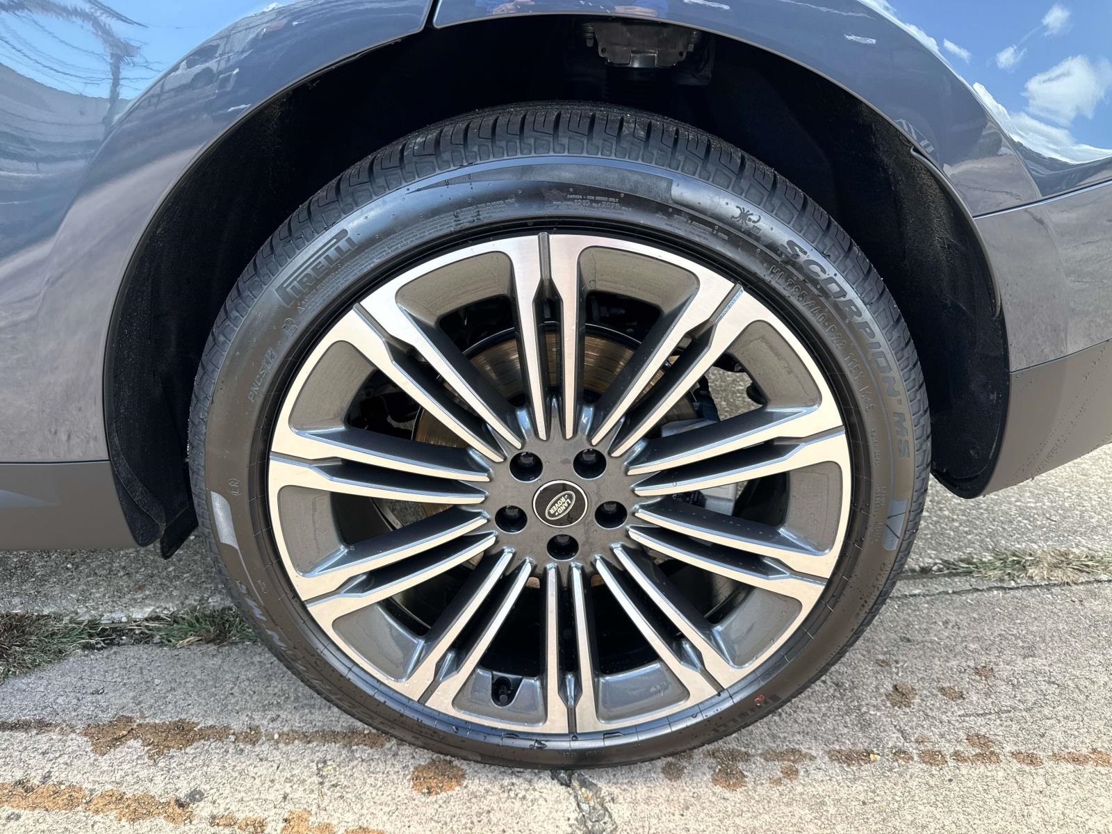 2025 Land Rover Range Rover Sport SE photo 3