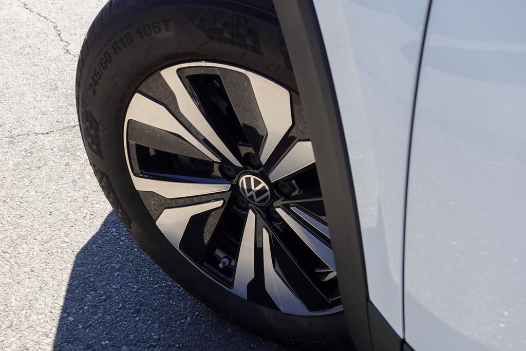 2025 Volkswagen Atlas Cross Sport SE photo 8