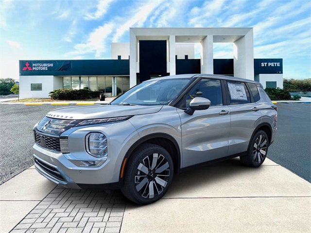 2025 Mitsubishi Outlander SE's photo