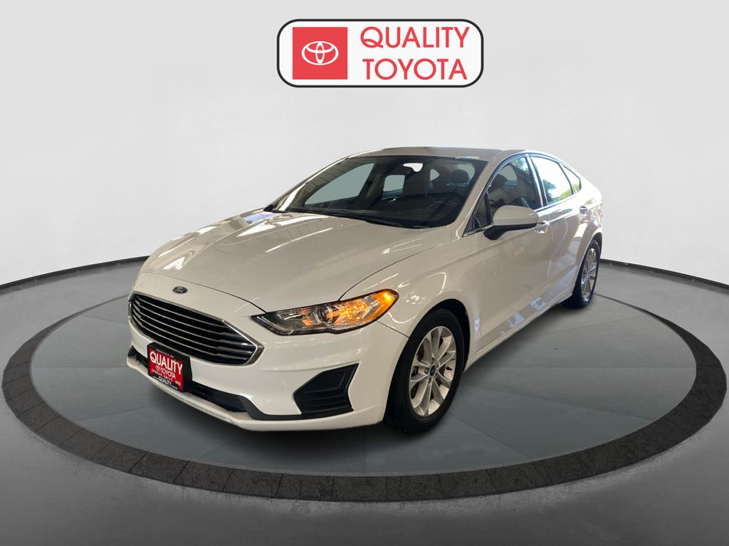 2020 Ford Fusion SE's photo