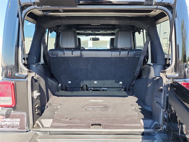 2016 Jeep Wrangler Unlimited Sahara photo 2