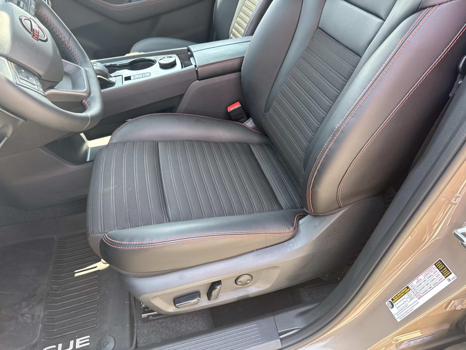 2025 Nissan Rogue SV photo 15