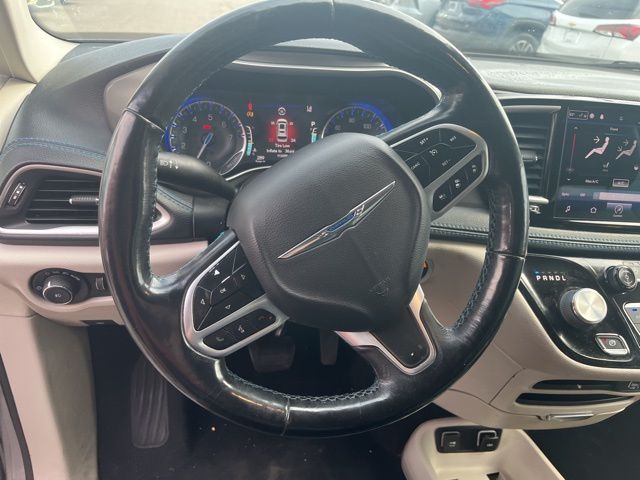 2021 Chrysler Pacifica Touring L photo 16