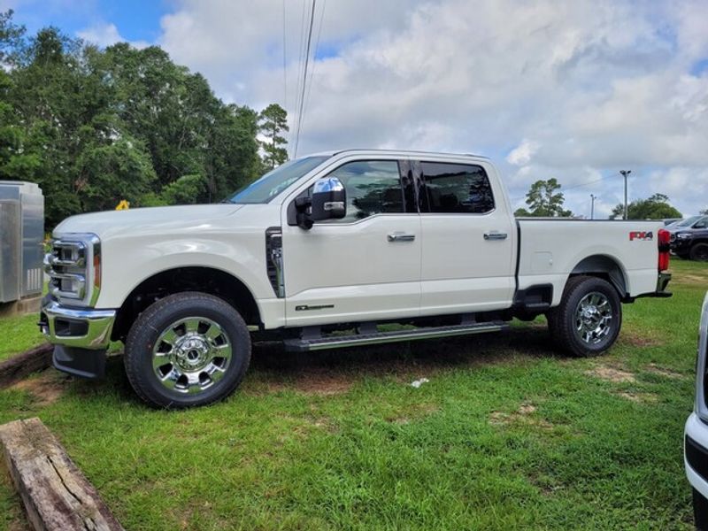 2025 Ford F-250 Lariat photo 4