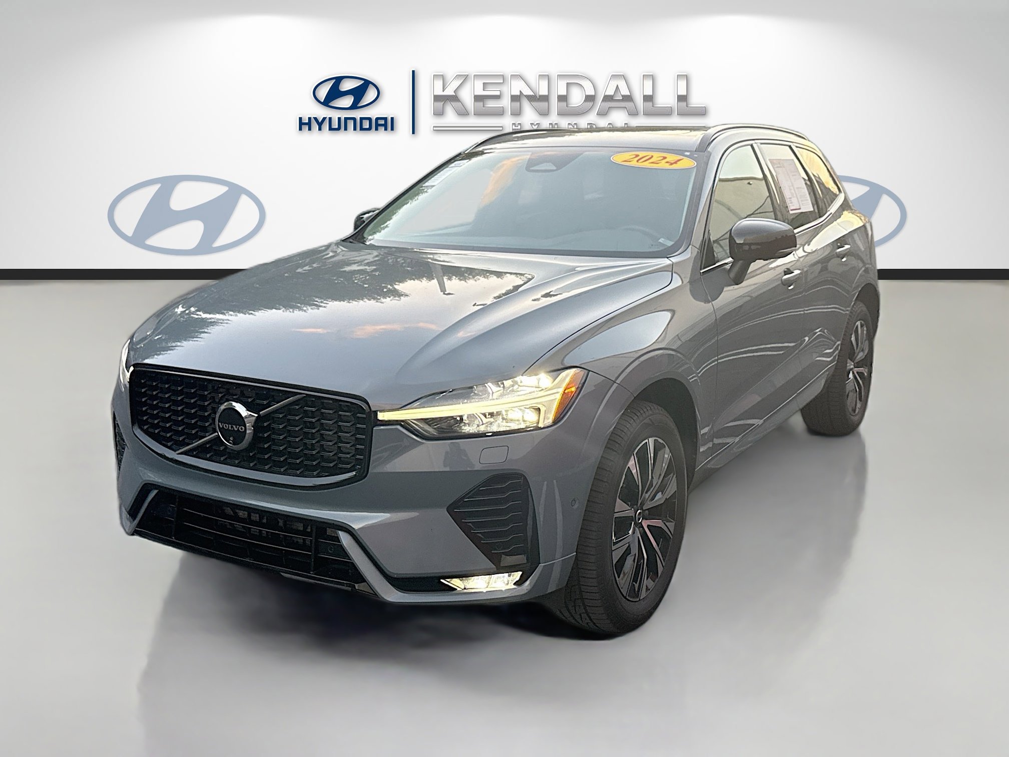 2024 Volvo XC60 B5 Plus photo 3