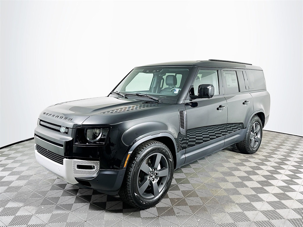 2025 Land Rover Defender S's photo