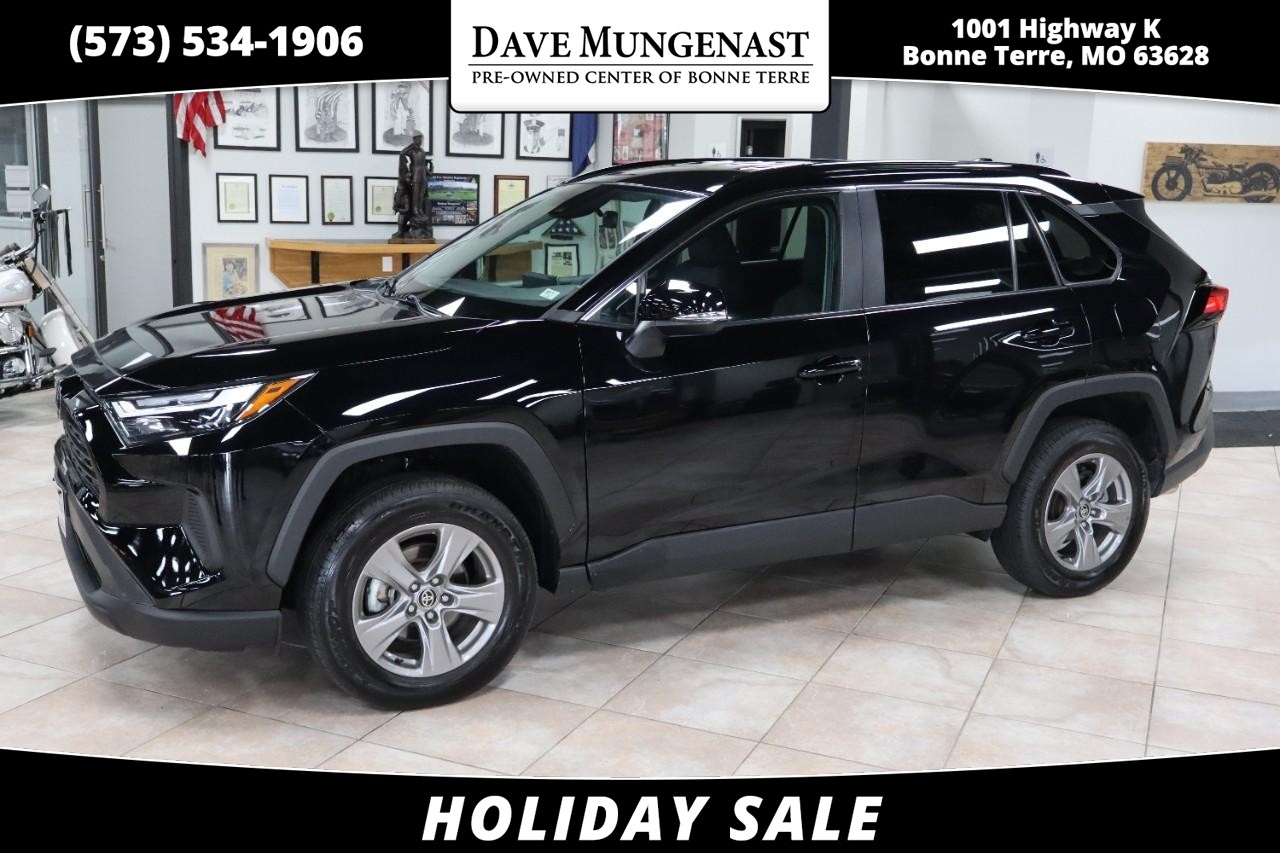 2024 Toyota RAV4 XLE's photo