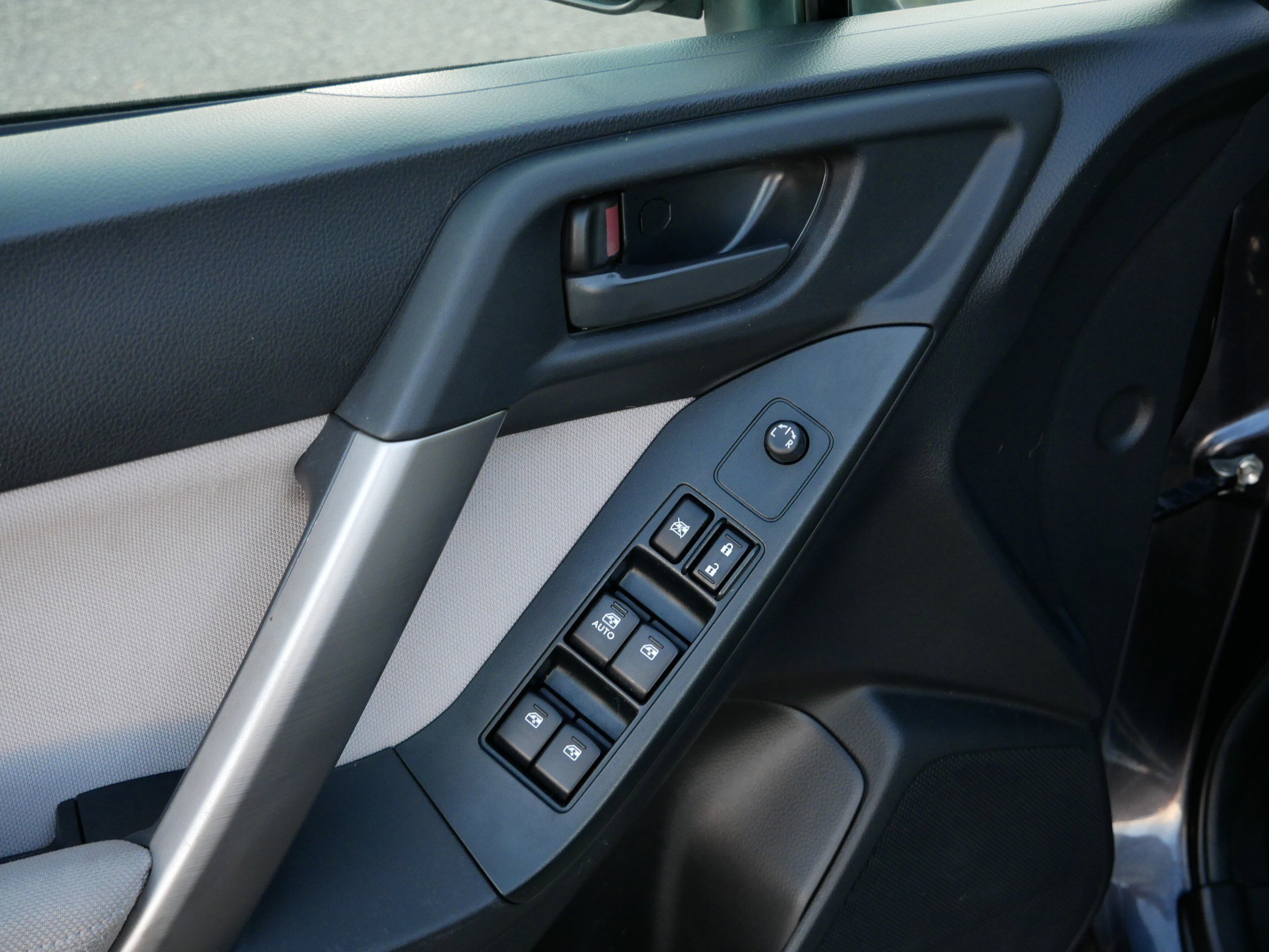 2015 Subaru Forester Premium photo 17