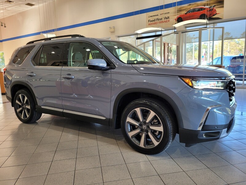 2025 Honda Pilot Touring photo 3