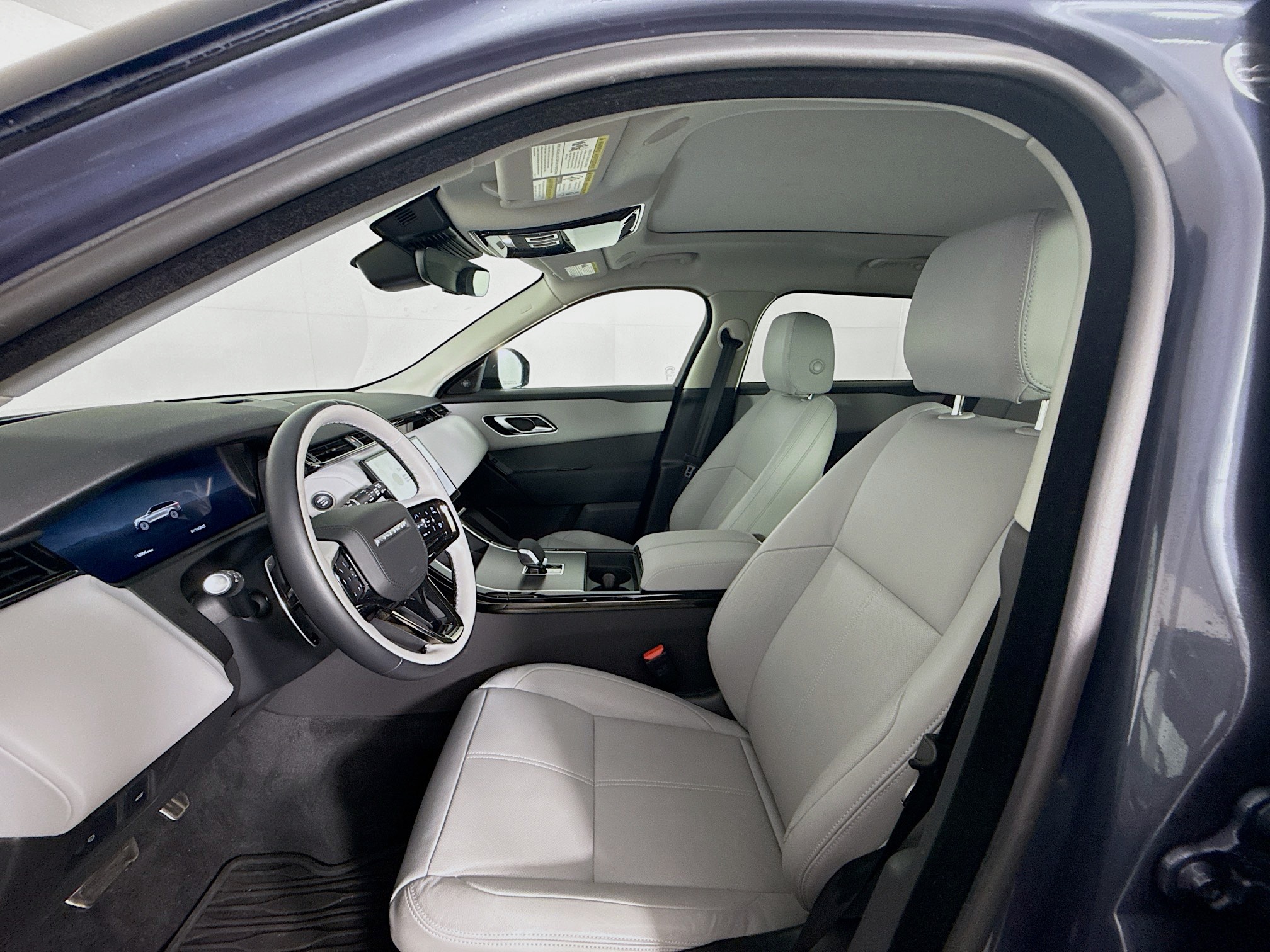 2025 Land Rover Range Rover Velar SE photo 12