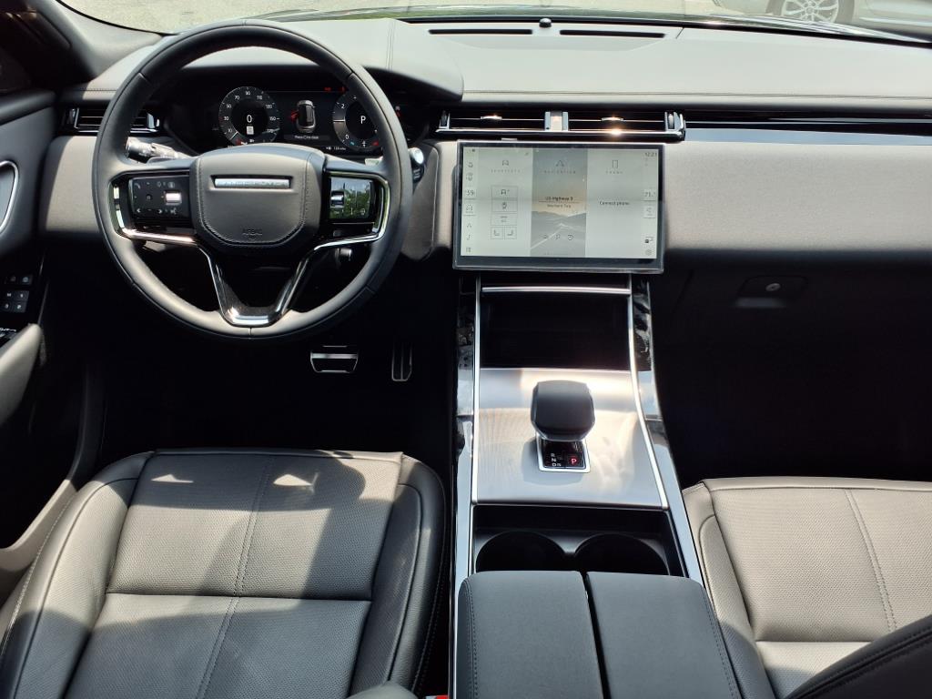 2026 Land Rover Range Rover Velar SE photo 4