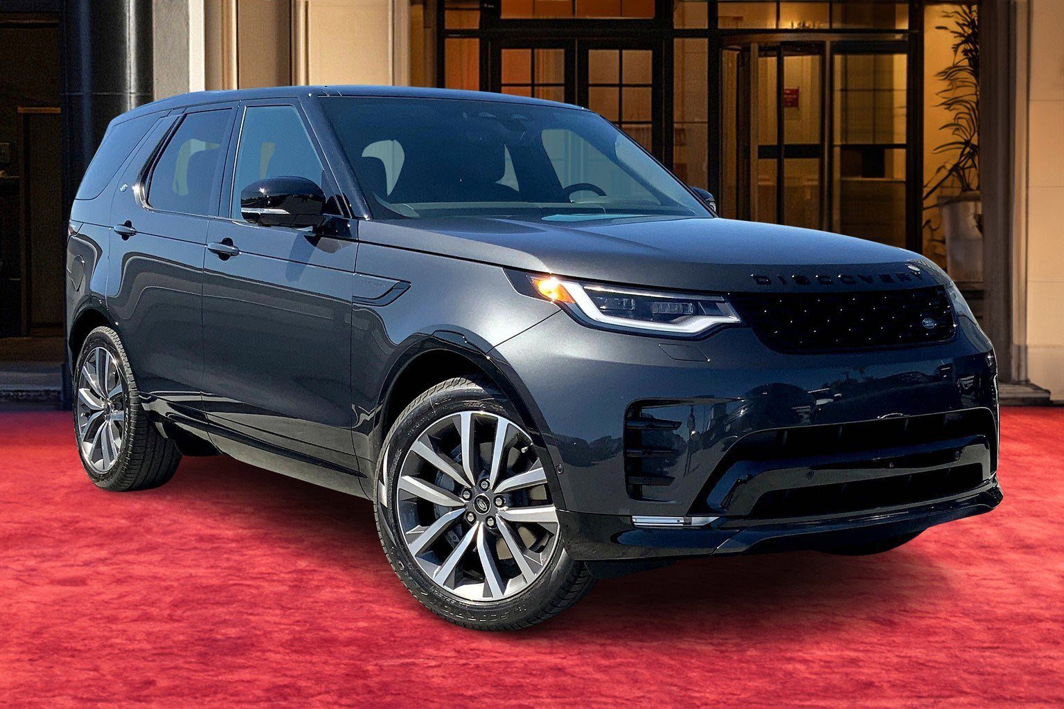 2025 Land Rover Discovery SE photo 11