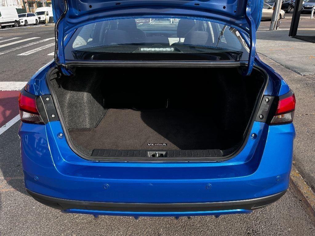 2021 Nissan Versa SV photo 8