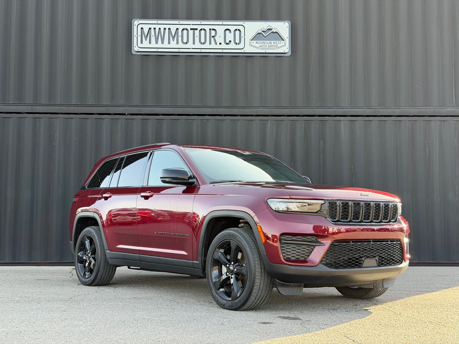 2023 Jeep Grand Cherokee Altitude's photo