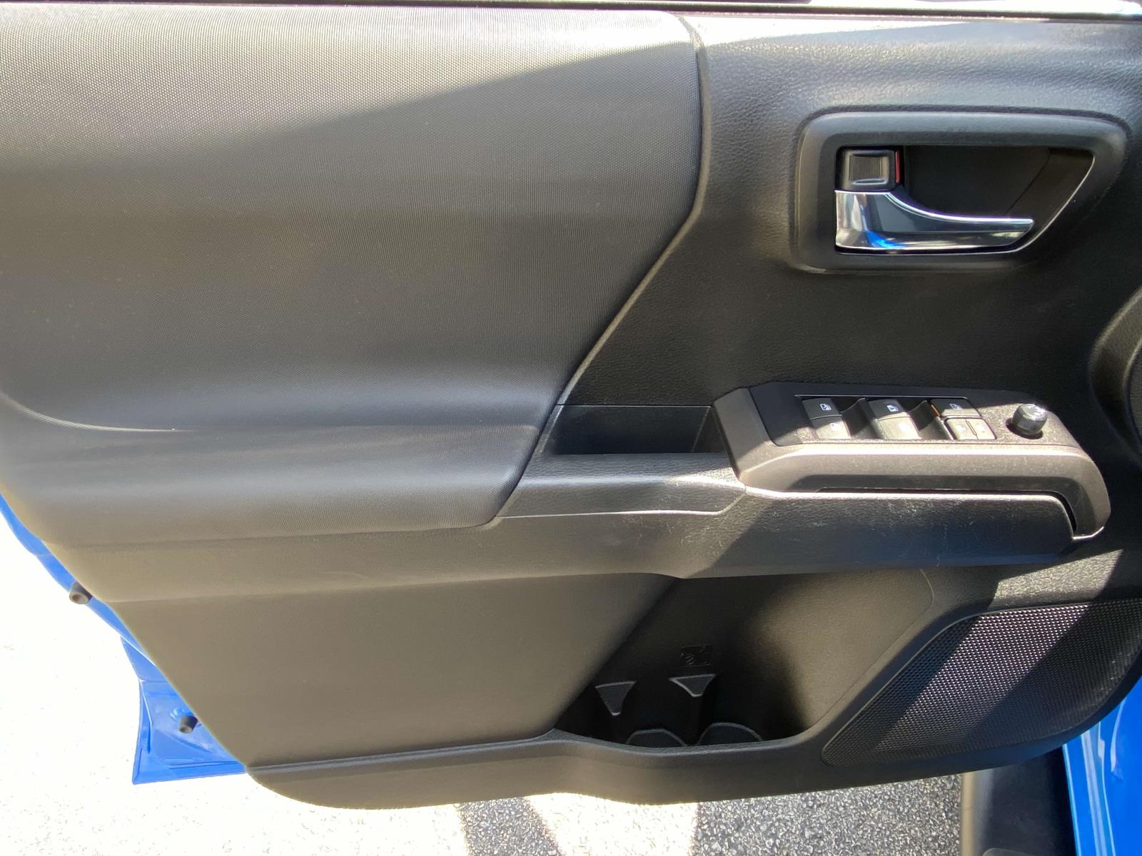 2021 Toyota Tacoma TRD Double Cab V6 photo 12