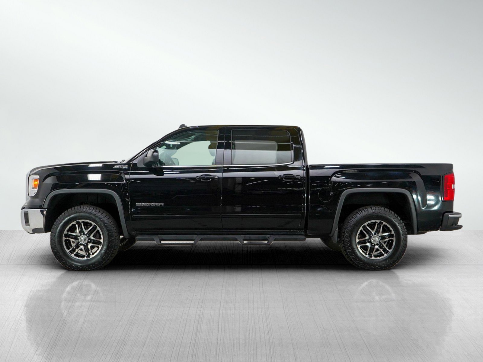 Used 2014 GMC Sierra 1500 SLE with VIN 3GTU2UEC5EG363094 for sale in Hopkins, Minnesota