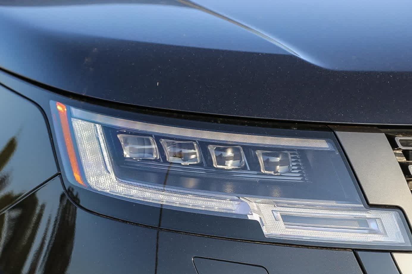 2025 Land Rover Range Rover SE photo 4