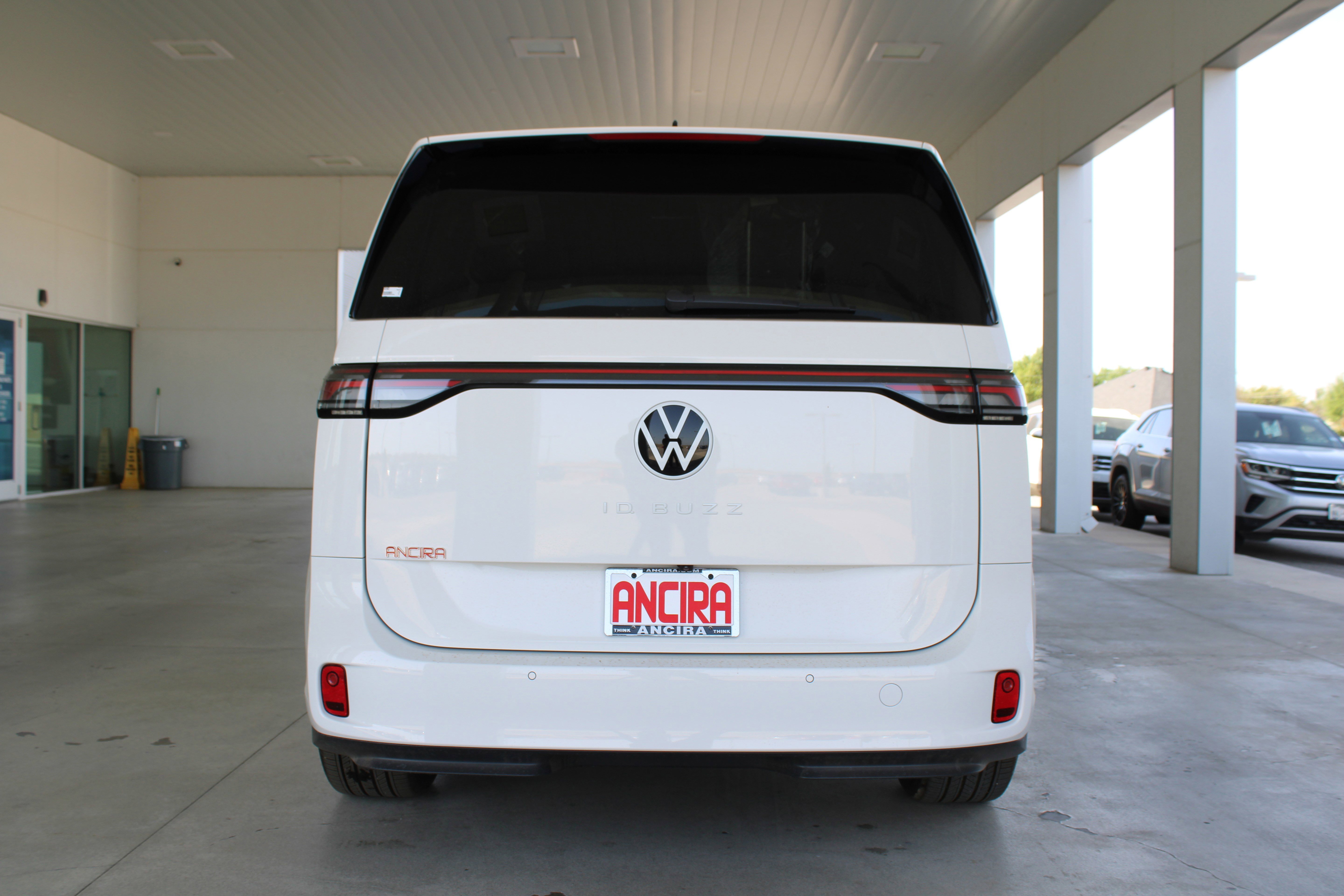 2025 Volkswagen ID. Buzz Pro S photo 2