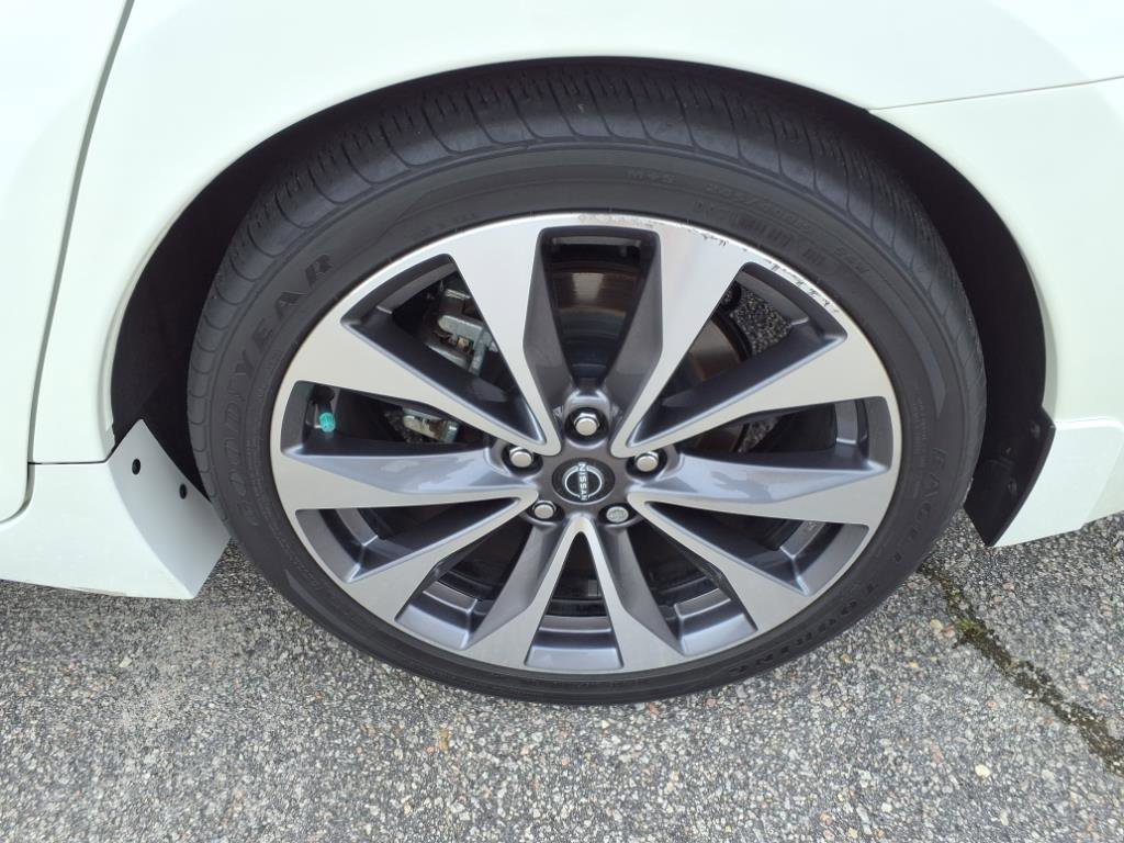2023 Nissan Maxima Platinum photo 5
