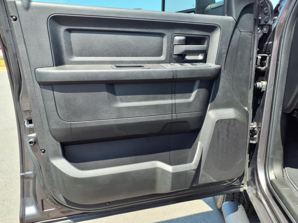 2025 Ram 2500 Tradesman photo 3